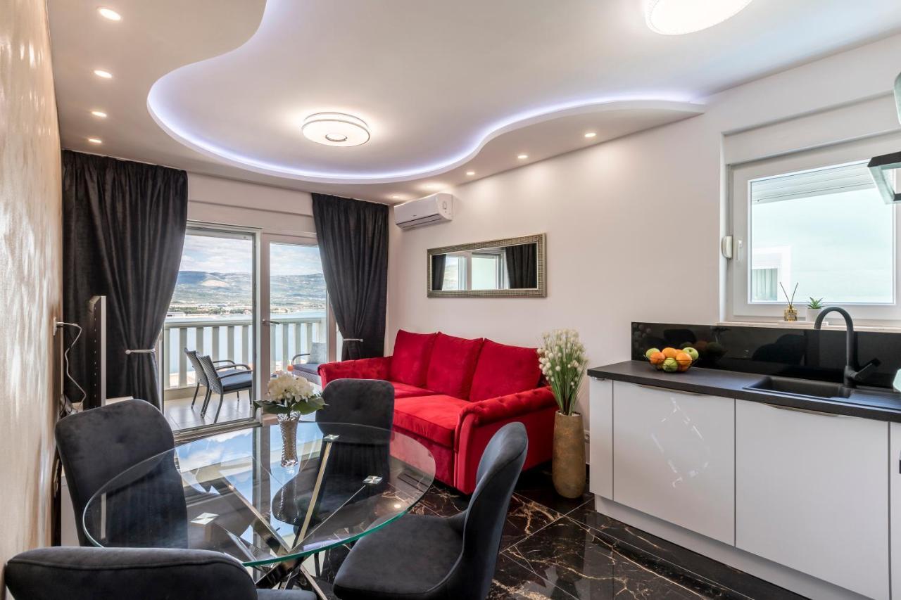 Luxury Hilary Traù